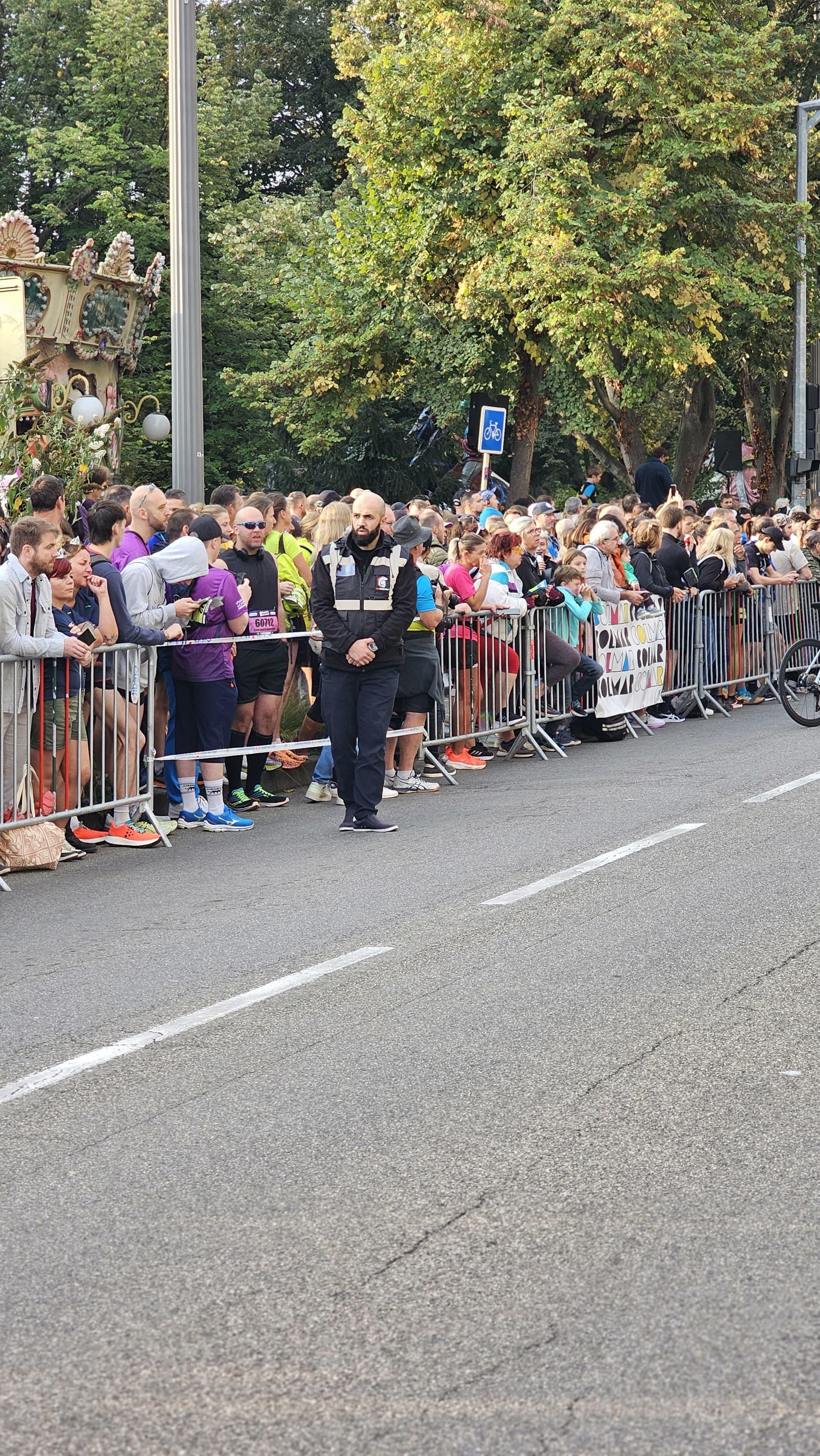 Agent MS Protect au marathon derrière les barrières