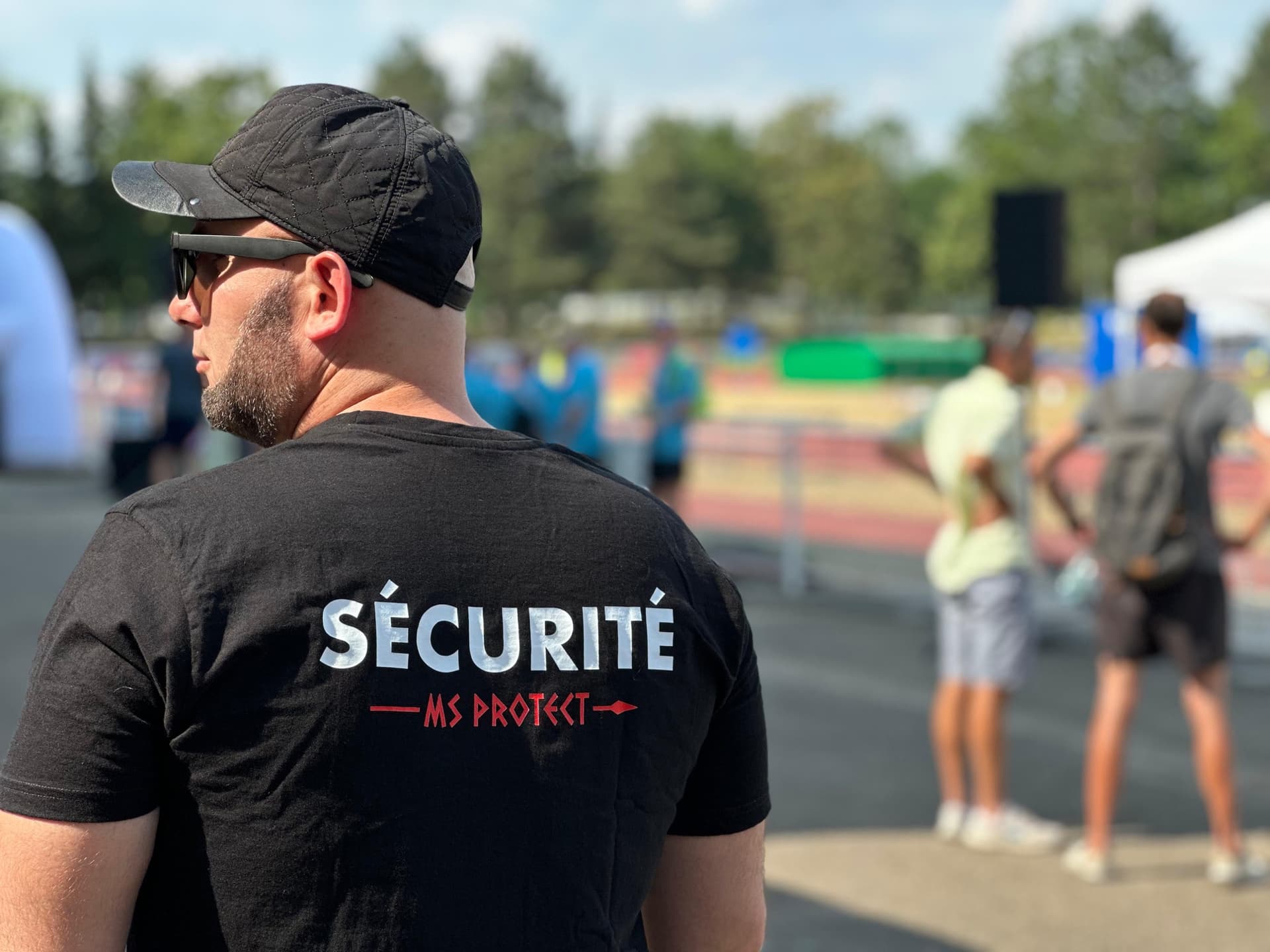 Agent MS Protect surveillant un événement sportif